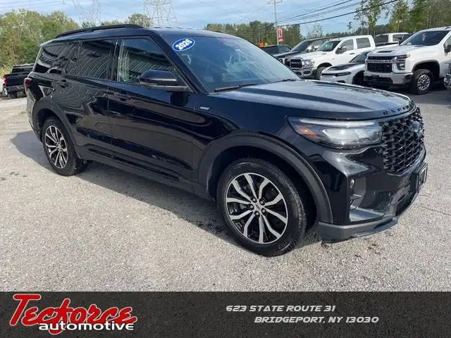 2026 Ford Explorer ST-Line 4WD's photo
