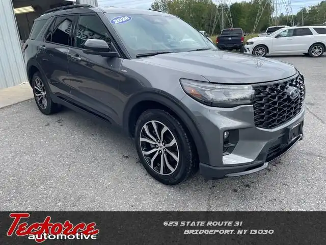 2026 Ford Explorer ST-Line 4WD's photo