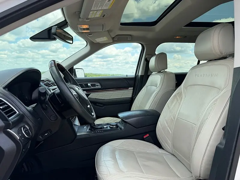 2017 Ford Explorer Platinum 4WD photo 4
