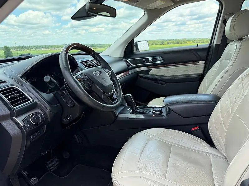 2017 Ford Explorer Platinum 4WD photo 3