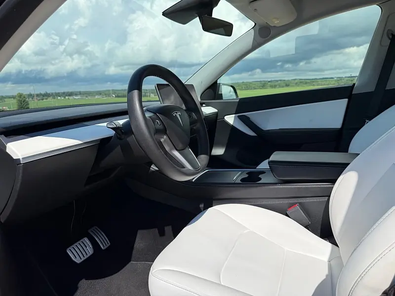 2021 Tesla Model Y Performance Dual Motor All-Wheel Drive photo 3