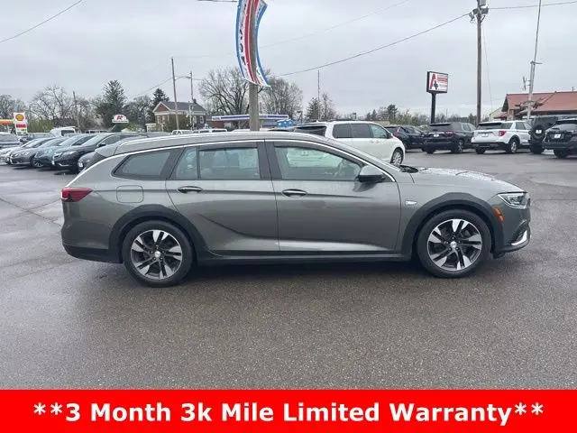 2018 Buick Regal Essence AWD photo 3