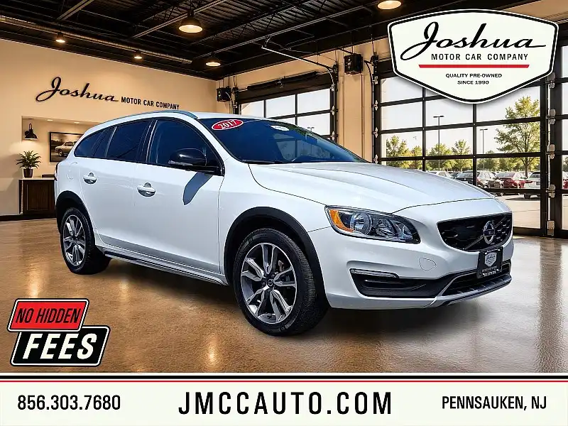 2017 Volvo V60 T5 AWD Cross Country's photo