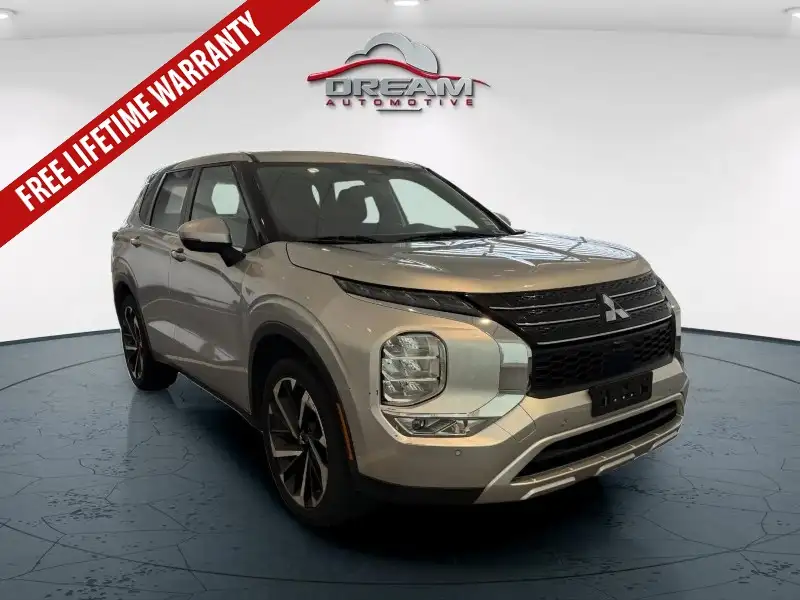2024 Mitsubishi Outlander SE 2WD's photo