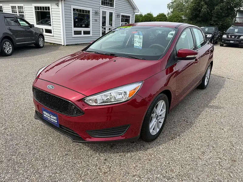 2017 Ford Focus Sedan SE's photo
