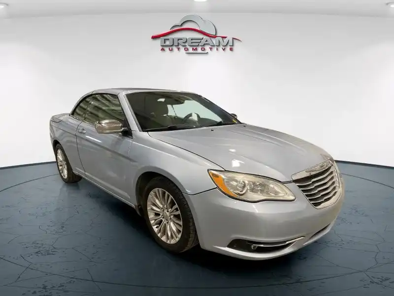 2013 Chrysler 200 Limited Convertible's photo