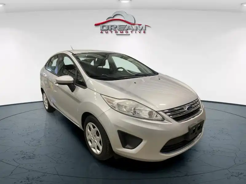 2012 Ford Fiesta SE Sedan's photo