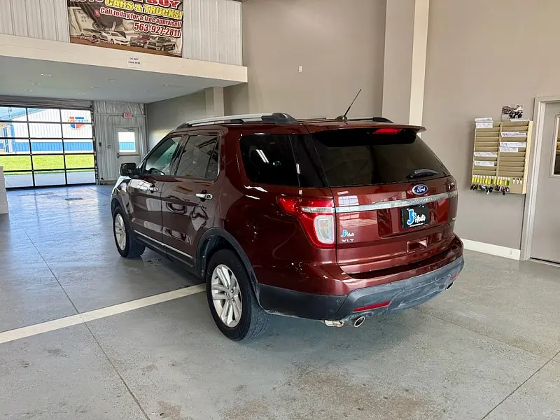 2015 Ford Explorer XLT 4WD photo 5