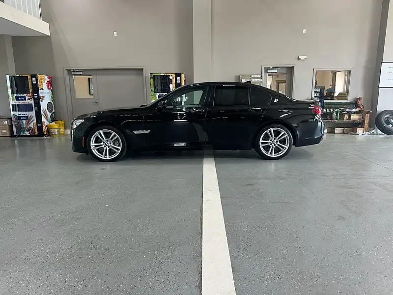 2013 BMW 7 Series 750i xDrive's photo