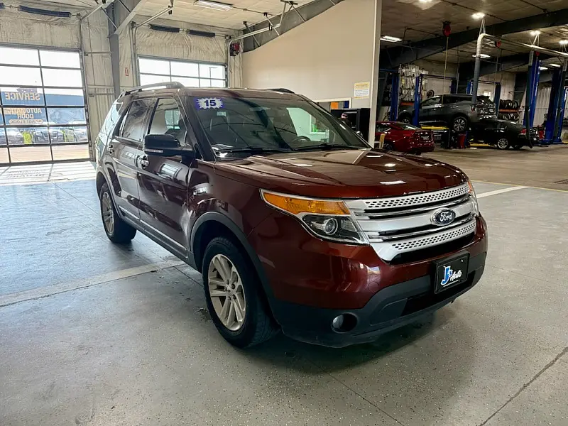 2015 Ford Explorer XLT 4WD photo 4