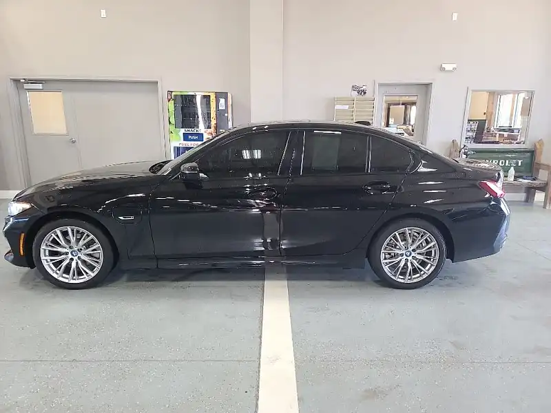 2023 BMW 3 Series 330e xDrive Sedan's photo