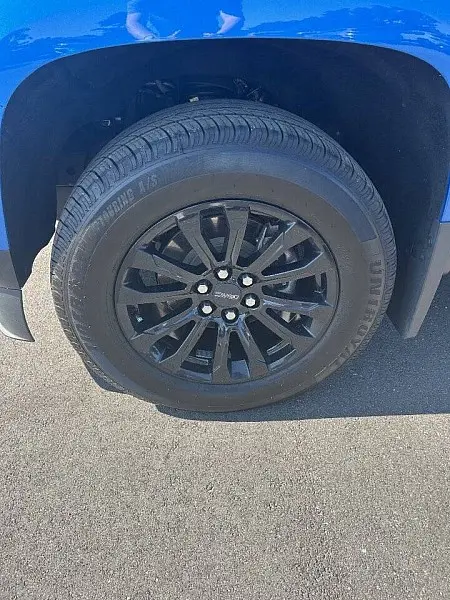 2021 GMC Canyon Elevation 4WD Crew Cab Short Box photo 3