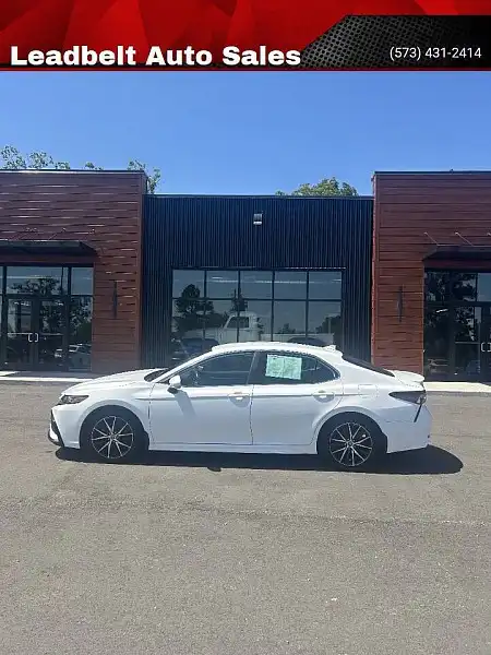 2024 Toyota Camry SE's photo