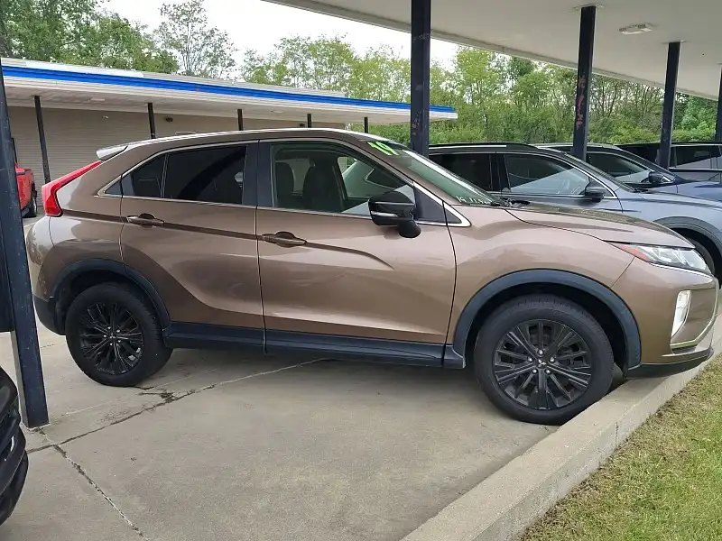 2019 Mitsubishi Eclipse Cross LE S-AWC's photo