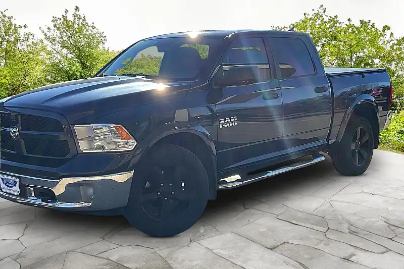 2015 RAM 1500 SLT 4x4 Crew Cab's photo