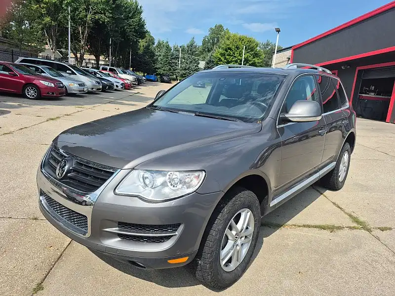 2010 Volkswagen Touareg TDI's photo