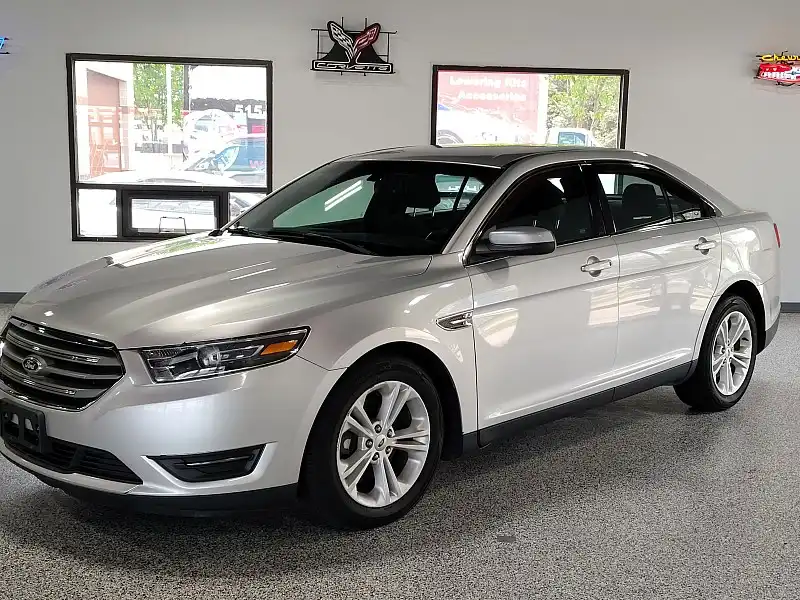 2016 Ford Taurus SEL FWD's photo