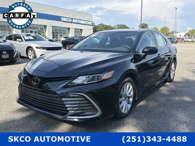 2023 Toyota Camry LE's photo