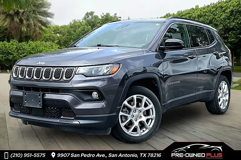 2023 Jeep Compass Latitude Lux 4X4's photo