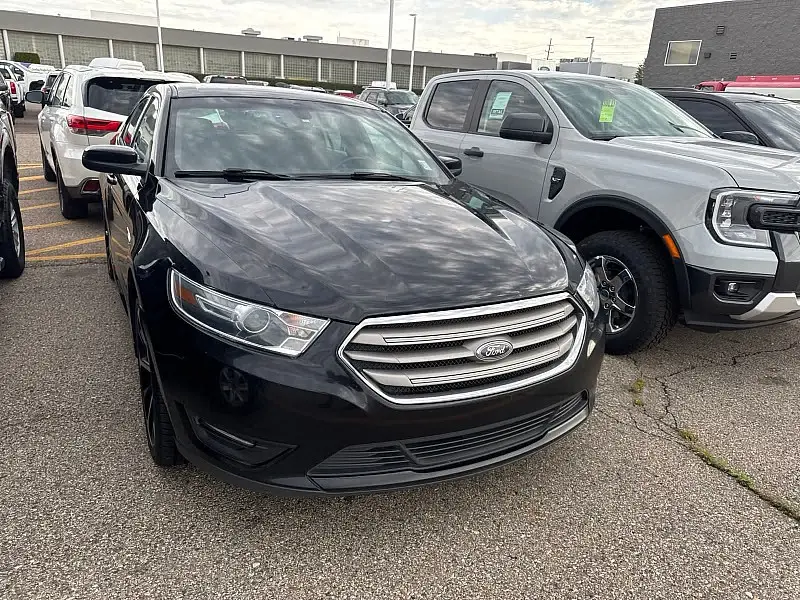 2016 Ford Taurus SEL AWD photo 5