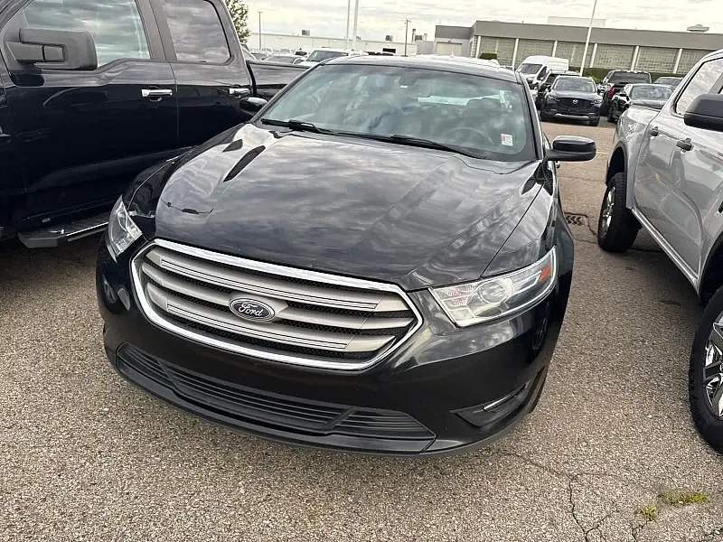 2016 Ford Taurus SEL AWD photo 3