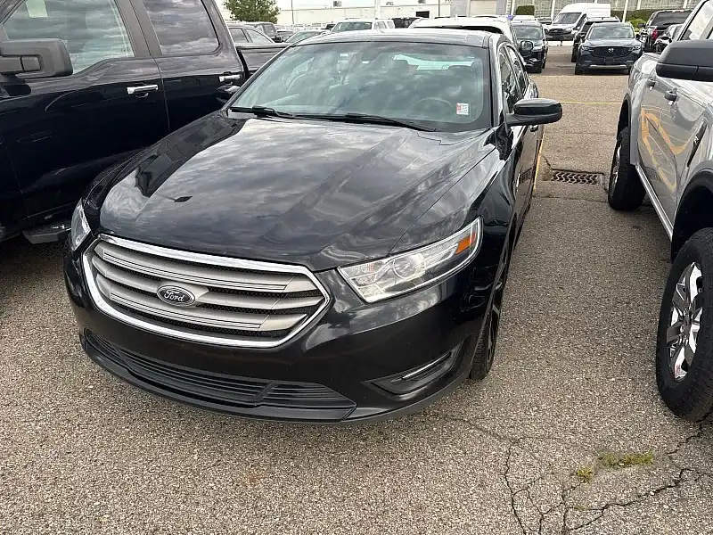 2016 Ford Taurus SEL AWD's photo