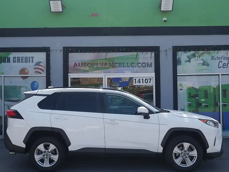 2019 Toyota RAV4 XLE FWD's photo