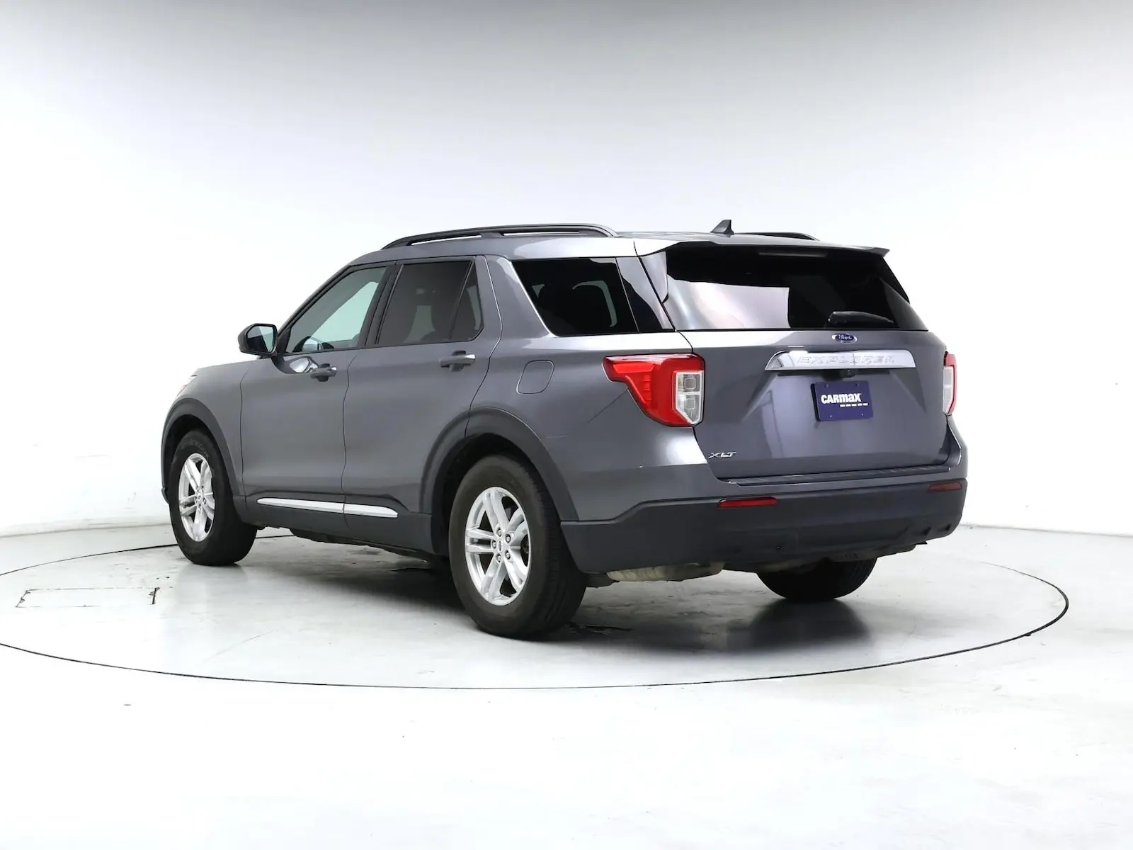 2021 Ford Explorer XLT RWD photo 3