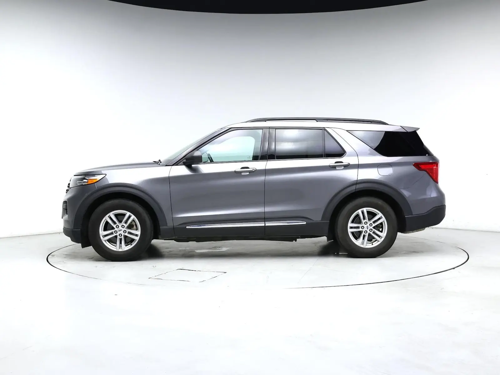2021 Ford Explorer XLT RWD photo 4
