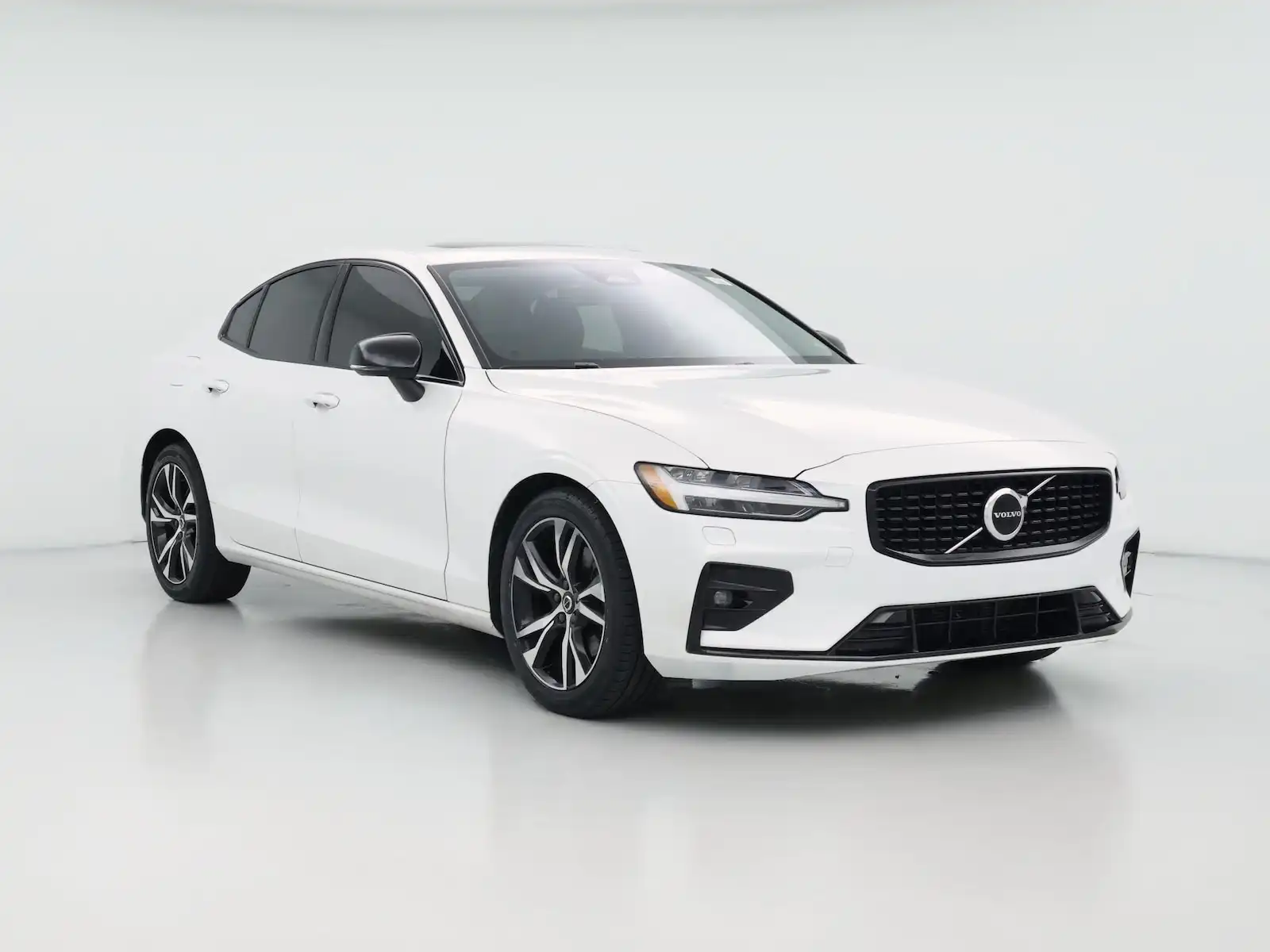 2024 Volvo S60 B5 Core Dark Theme's photo