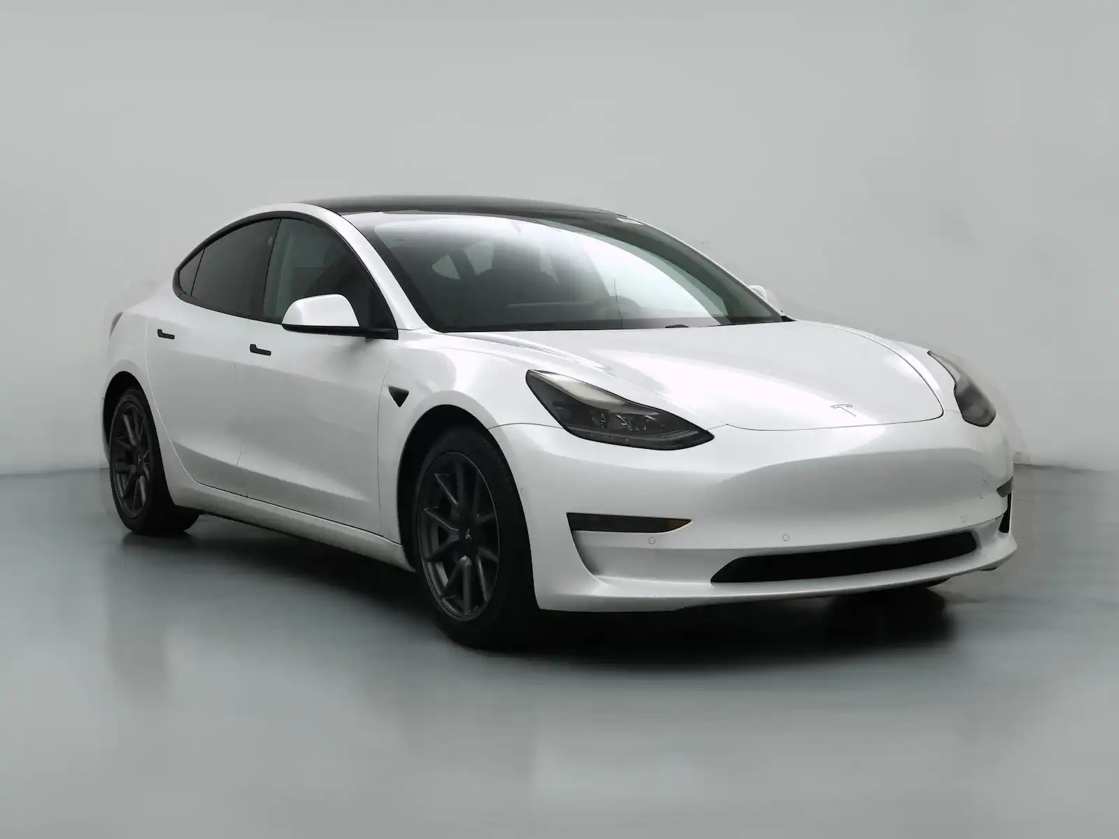 2021 Tesla Model 3 Standard Range Plus's photo