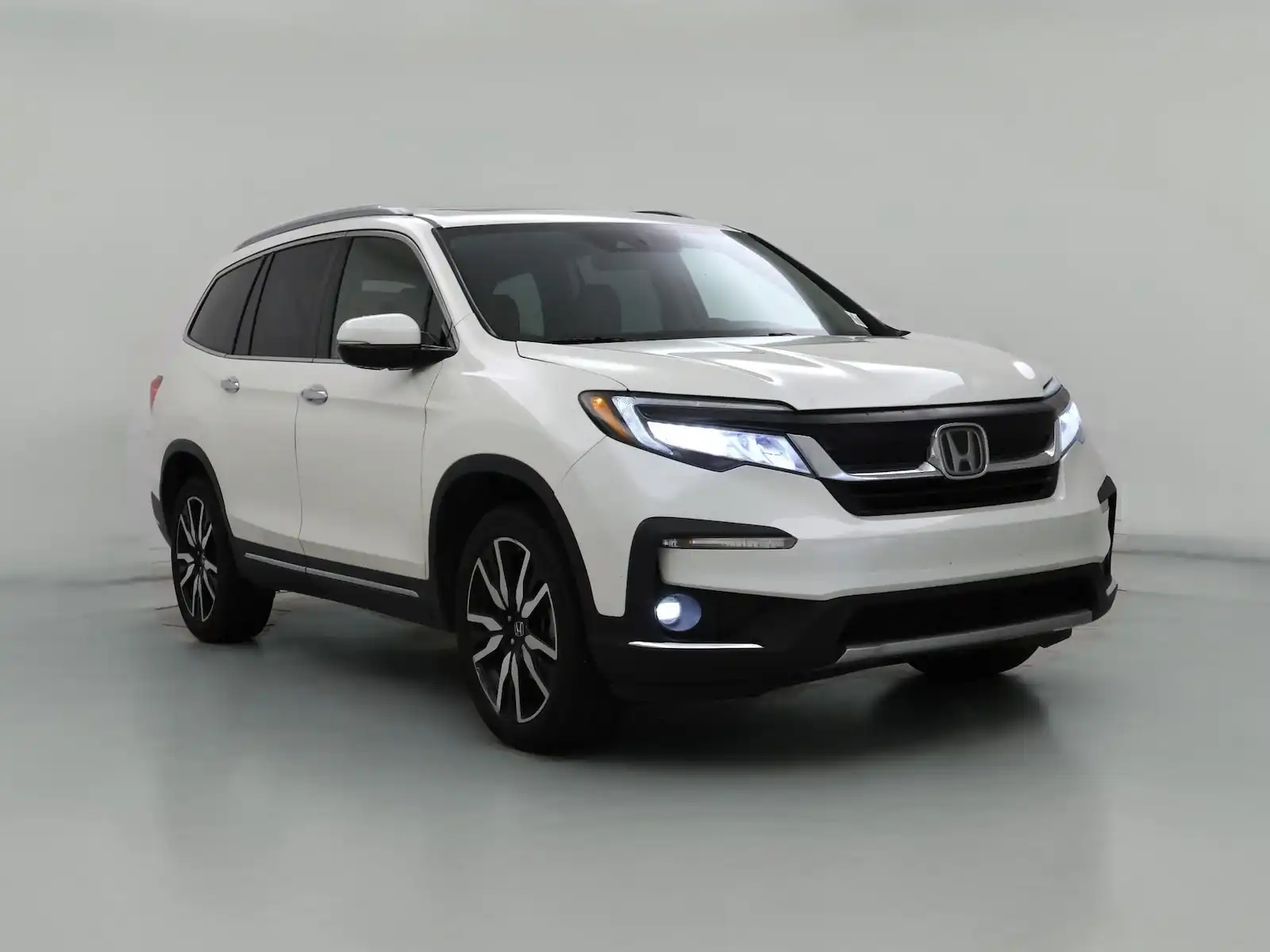 2019 Honda Pilot Touring 4WD 7-Passenger's photo
