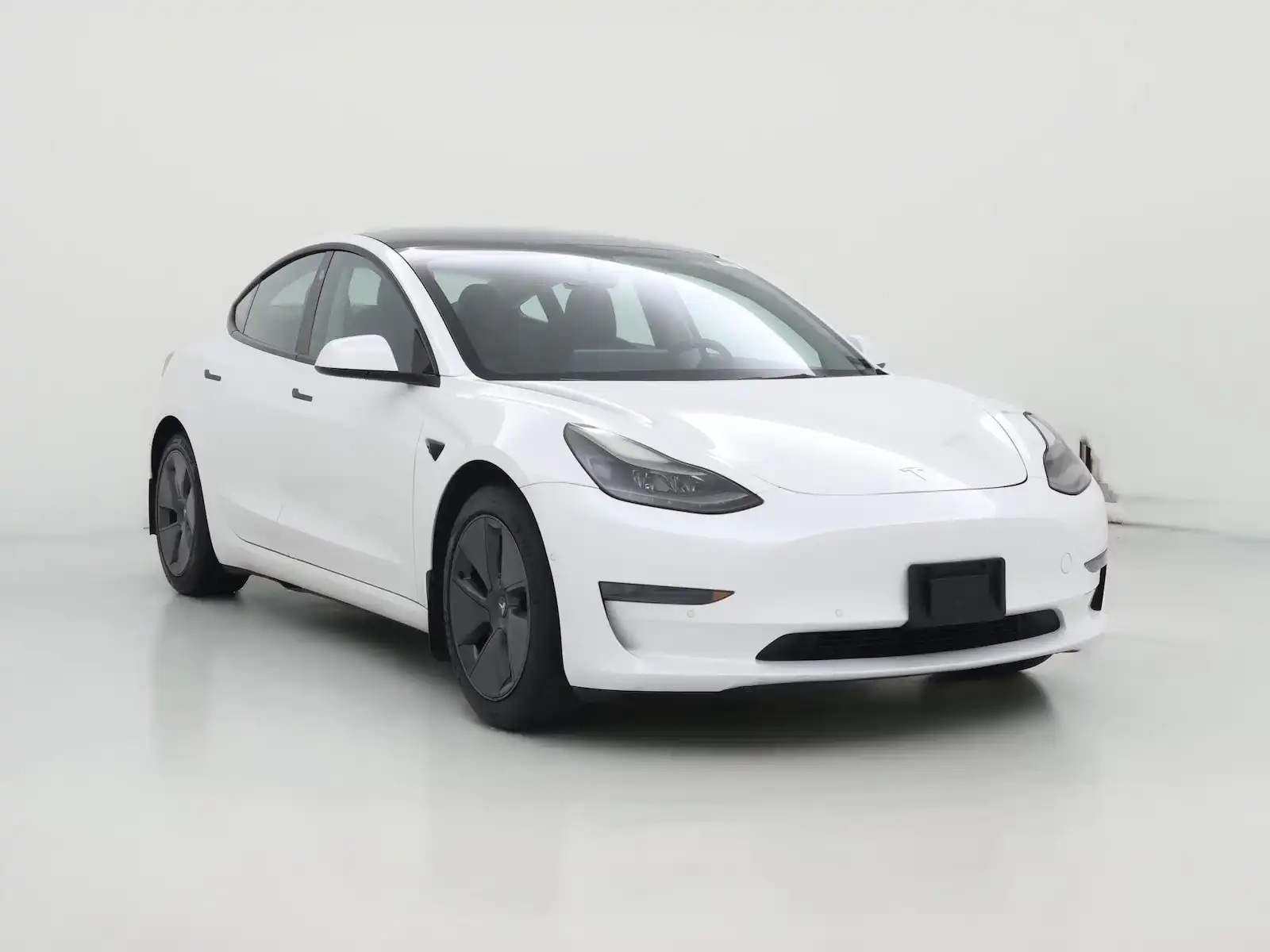 2021 Tesla Model 3 Standard Range Plus's photo