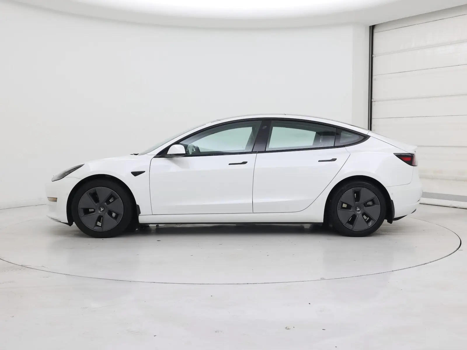 2021 Tesla Model 3 Standard Range Plus photo 4