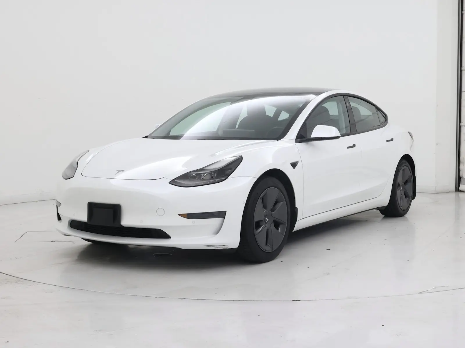 2021 Tesla Model 3 Standard Range Plus photo 5