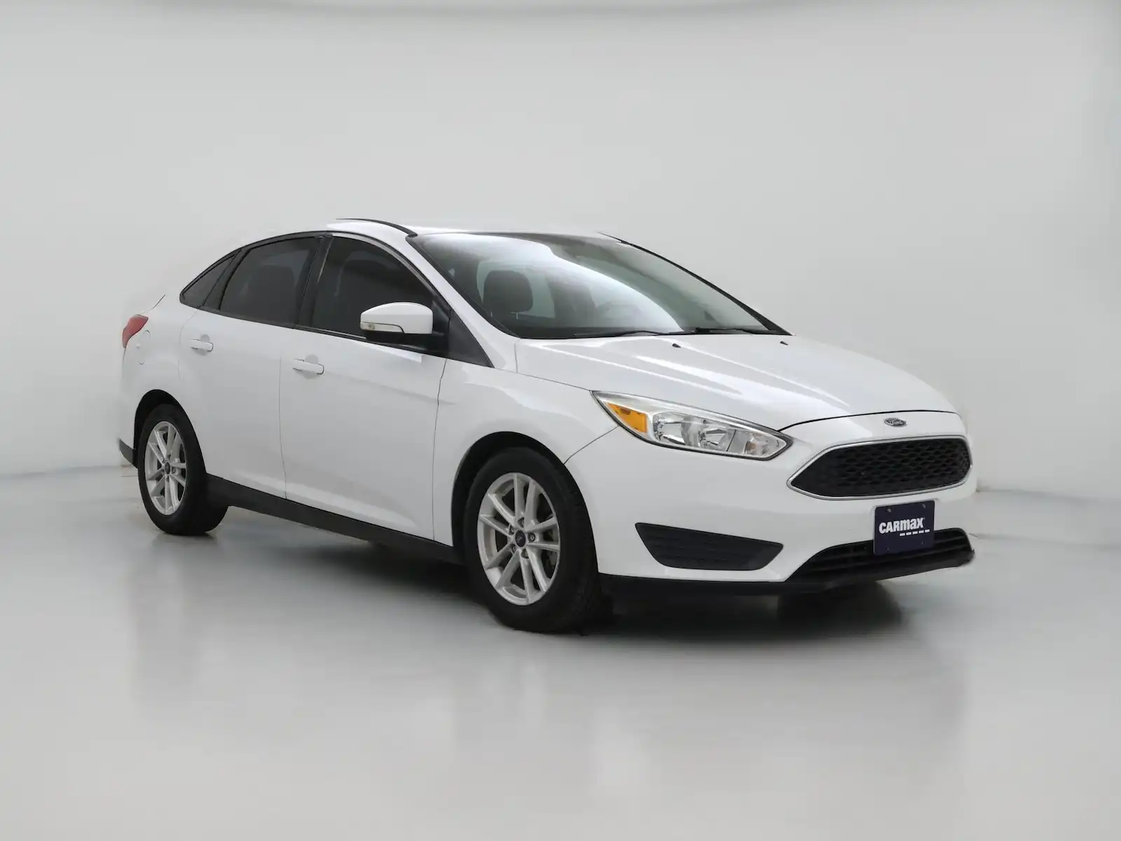 2015 Ford Focus SE Sedan's photo