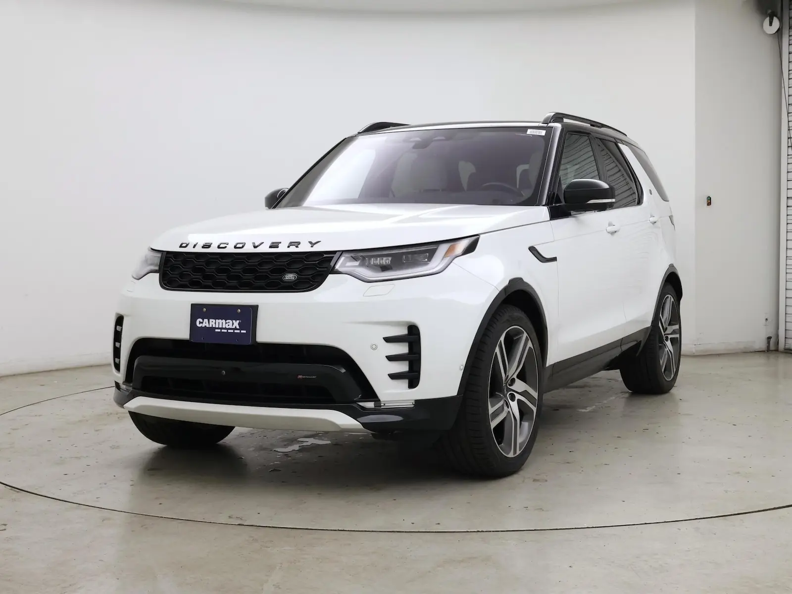 2023 Land Rover Discovery S R Dynamic photo 5