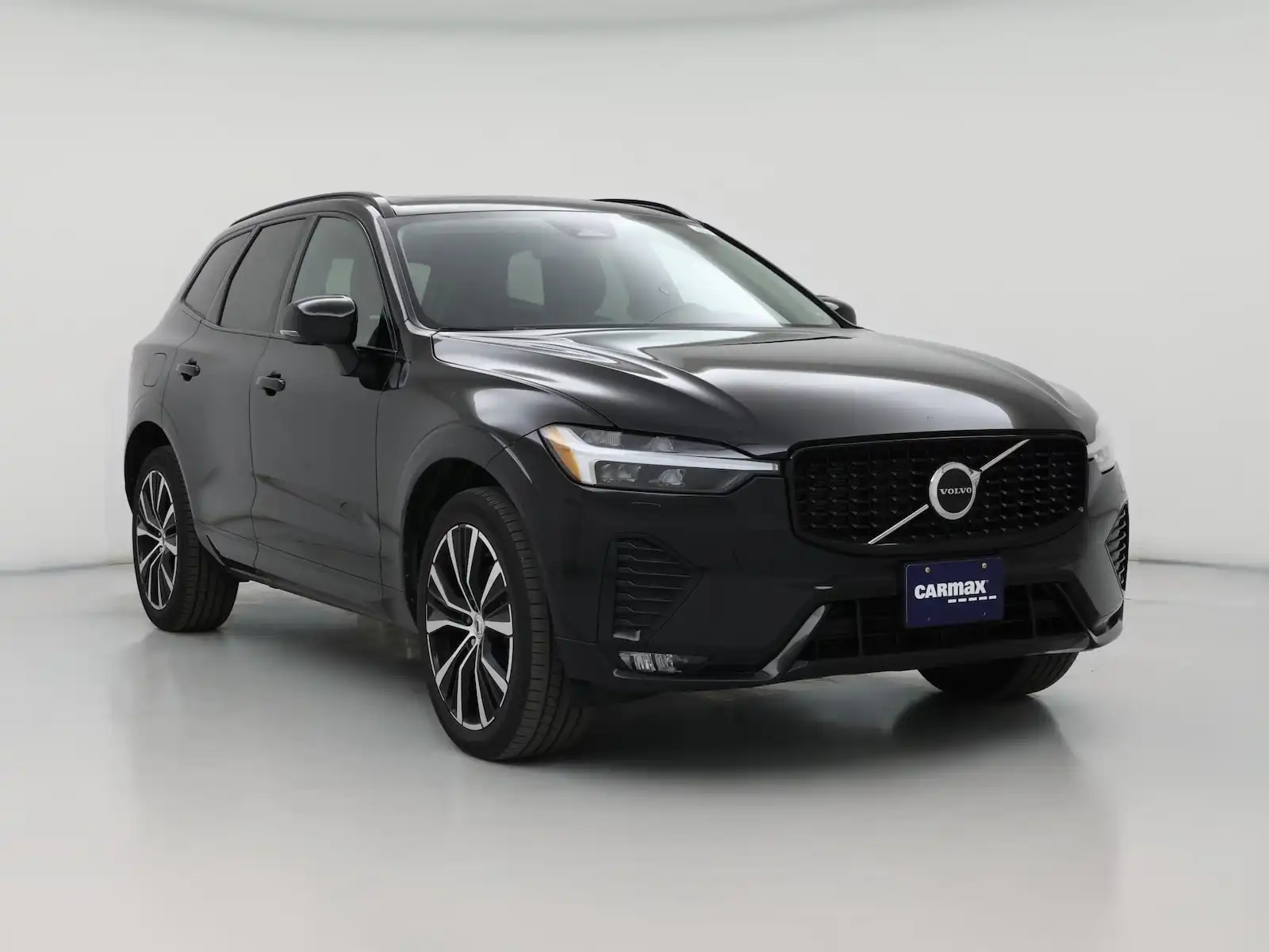 2023 Volvo XC60 B5 Plus Dark Theme AWD's photo