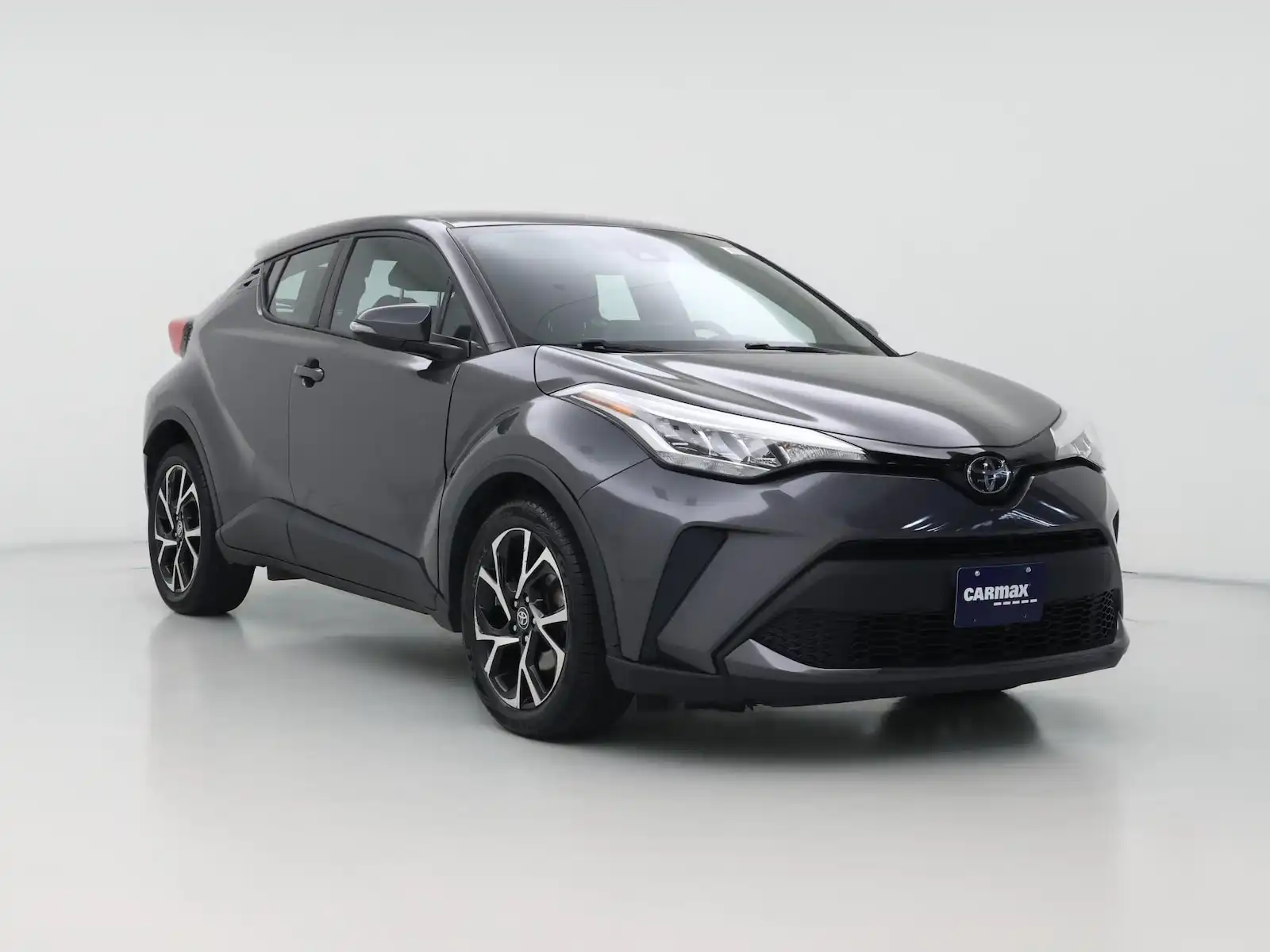 2022 Toyota C-HR XLE's photo