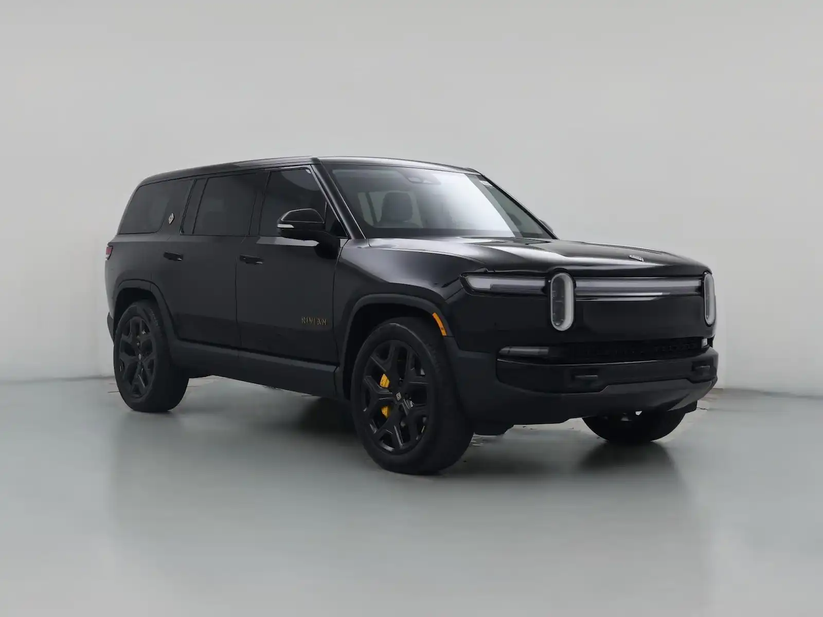 2025 Rivian R1S Ascend Tri-Motor Max Pack's photo