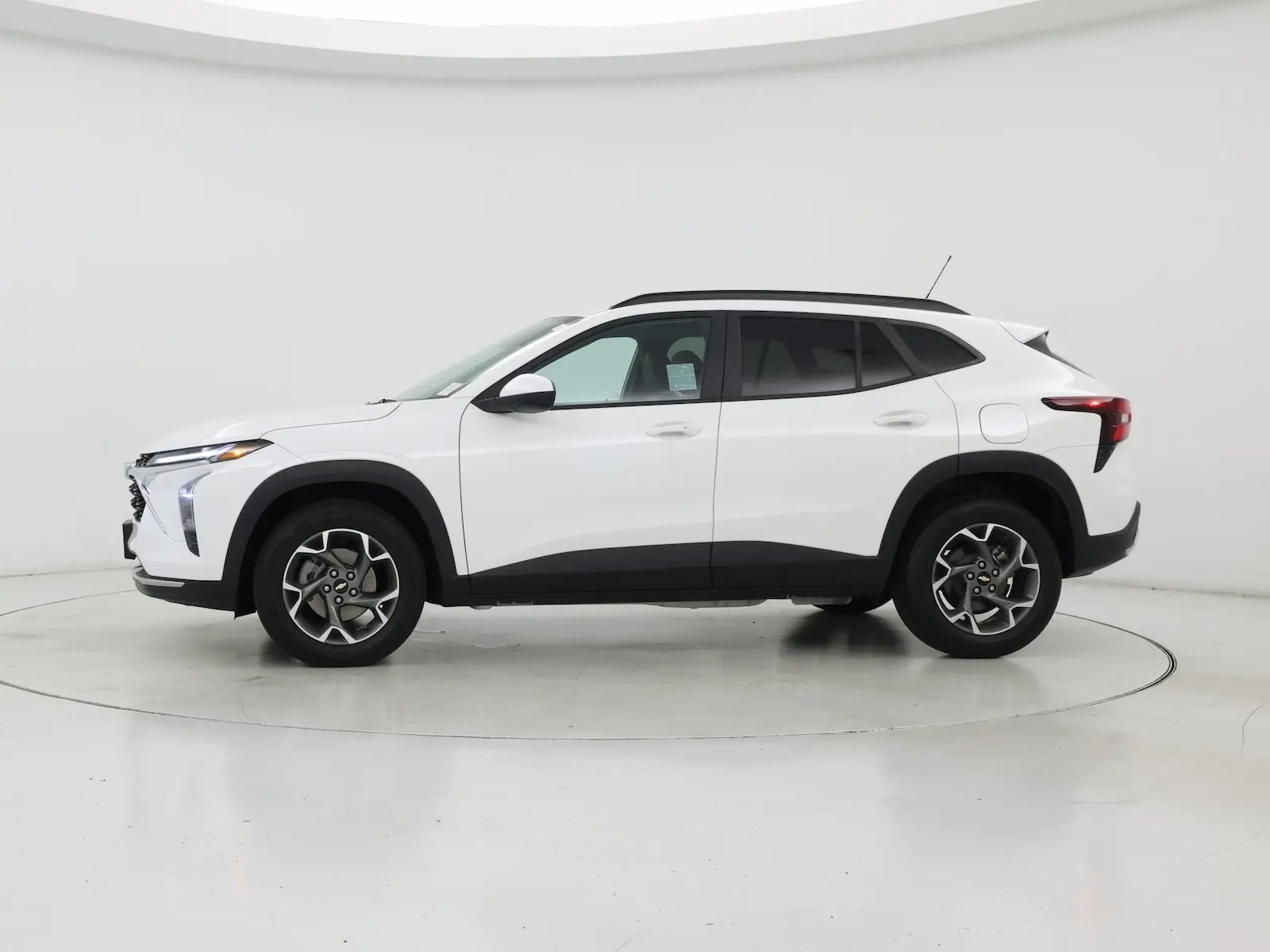 2024 Chevrolet Trax LT photo 4