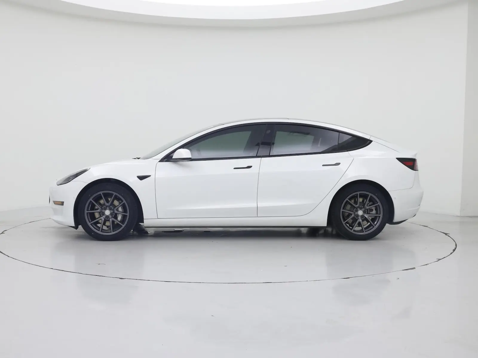 2021 Tesla Model 3 Standard Range Plus photo 4