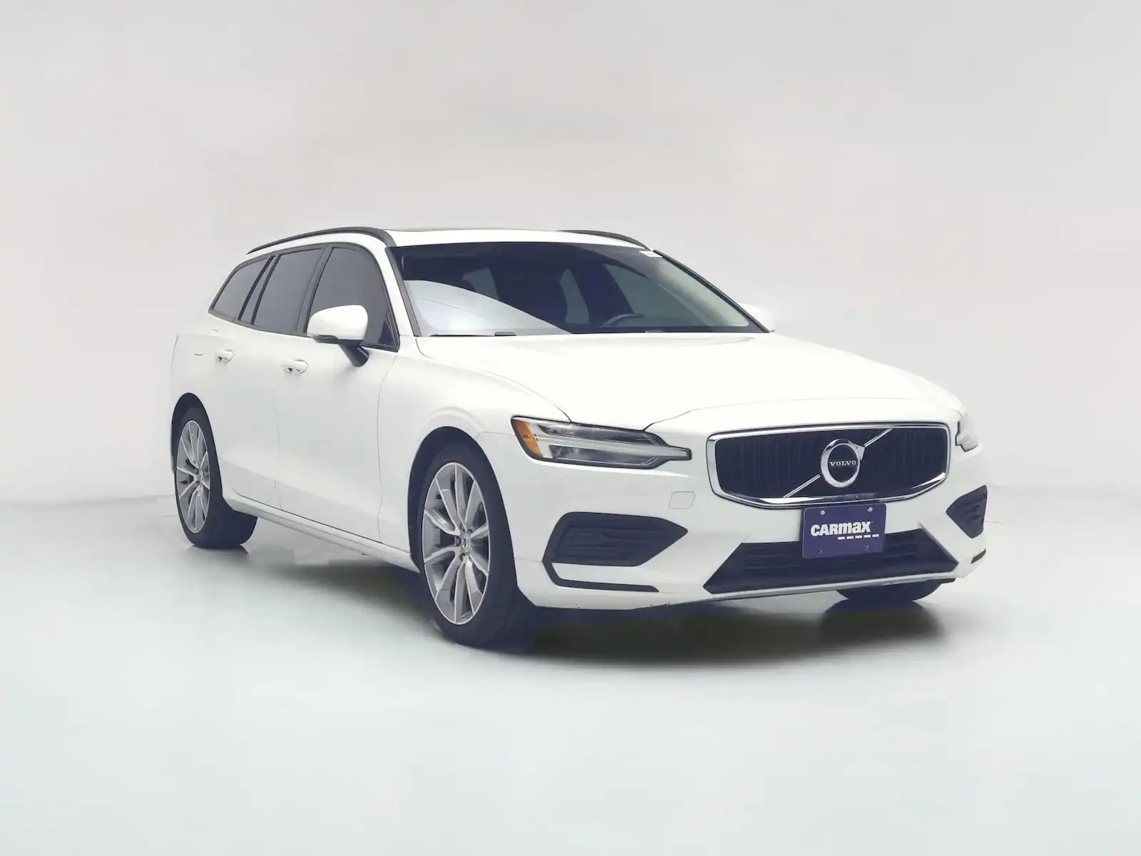 2020 Volvo V60 T5 Momentum's photo