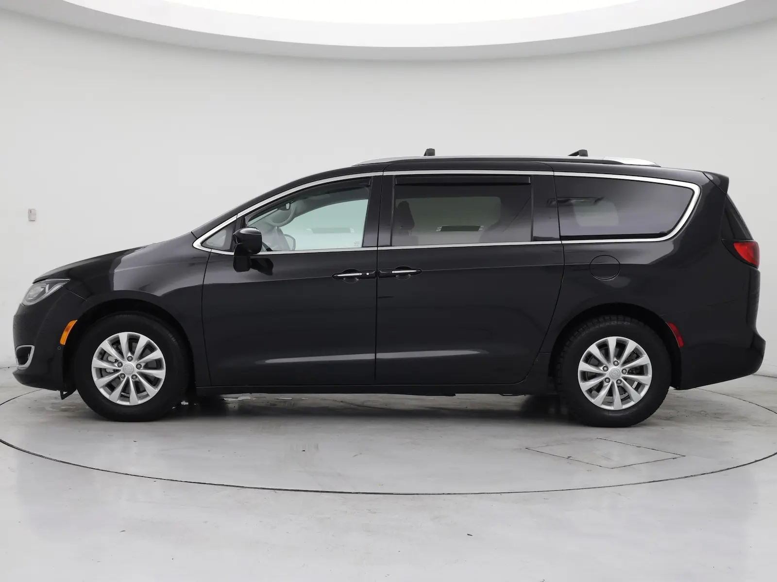 2018 Chrysler Pacifica Touring L photo 4