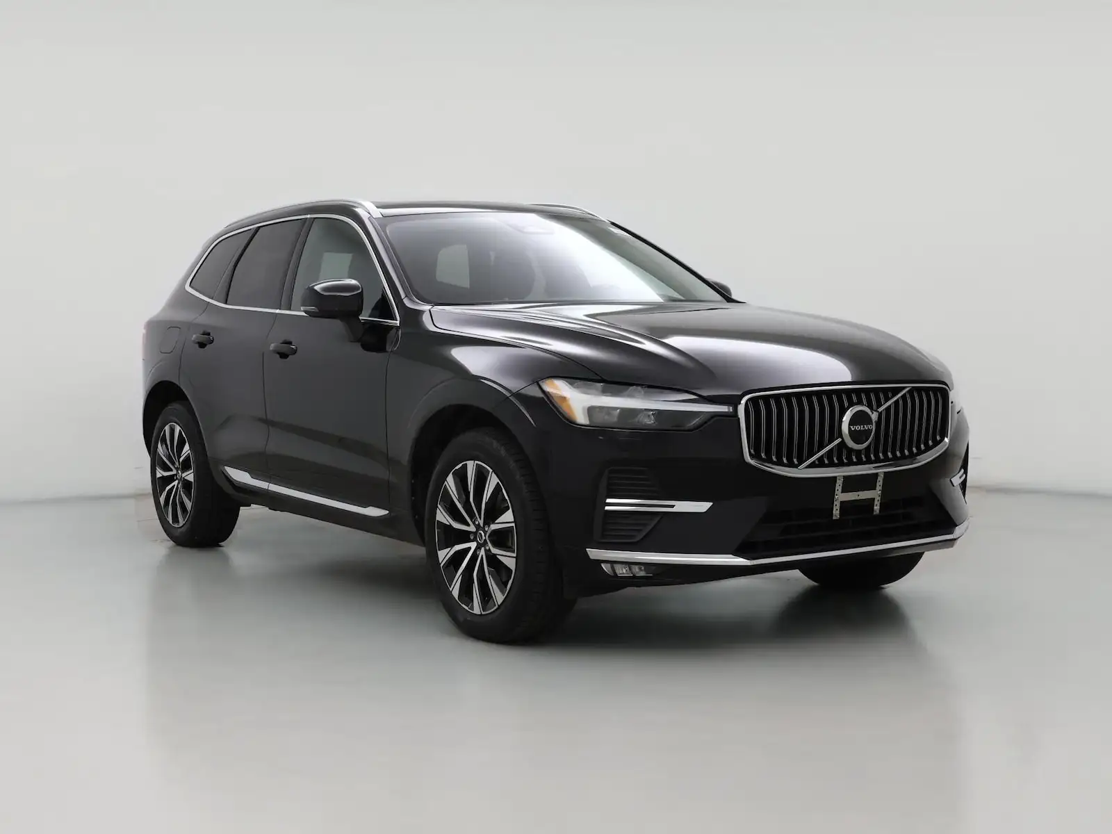 2023 Volvo XC60 B5 Plus Bright Theme AWD's photo