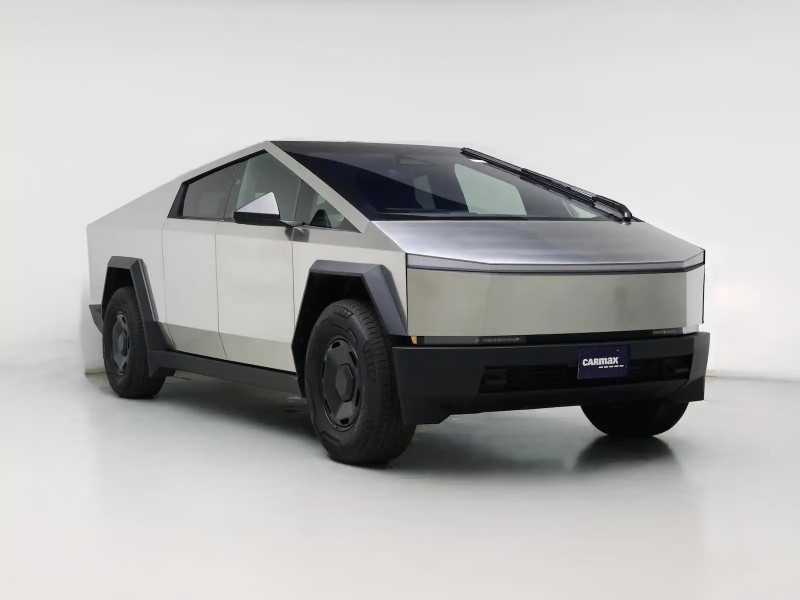 2025 Tesla Cybertruck Long Range's photo