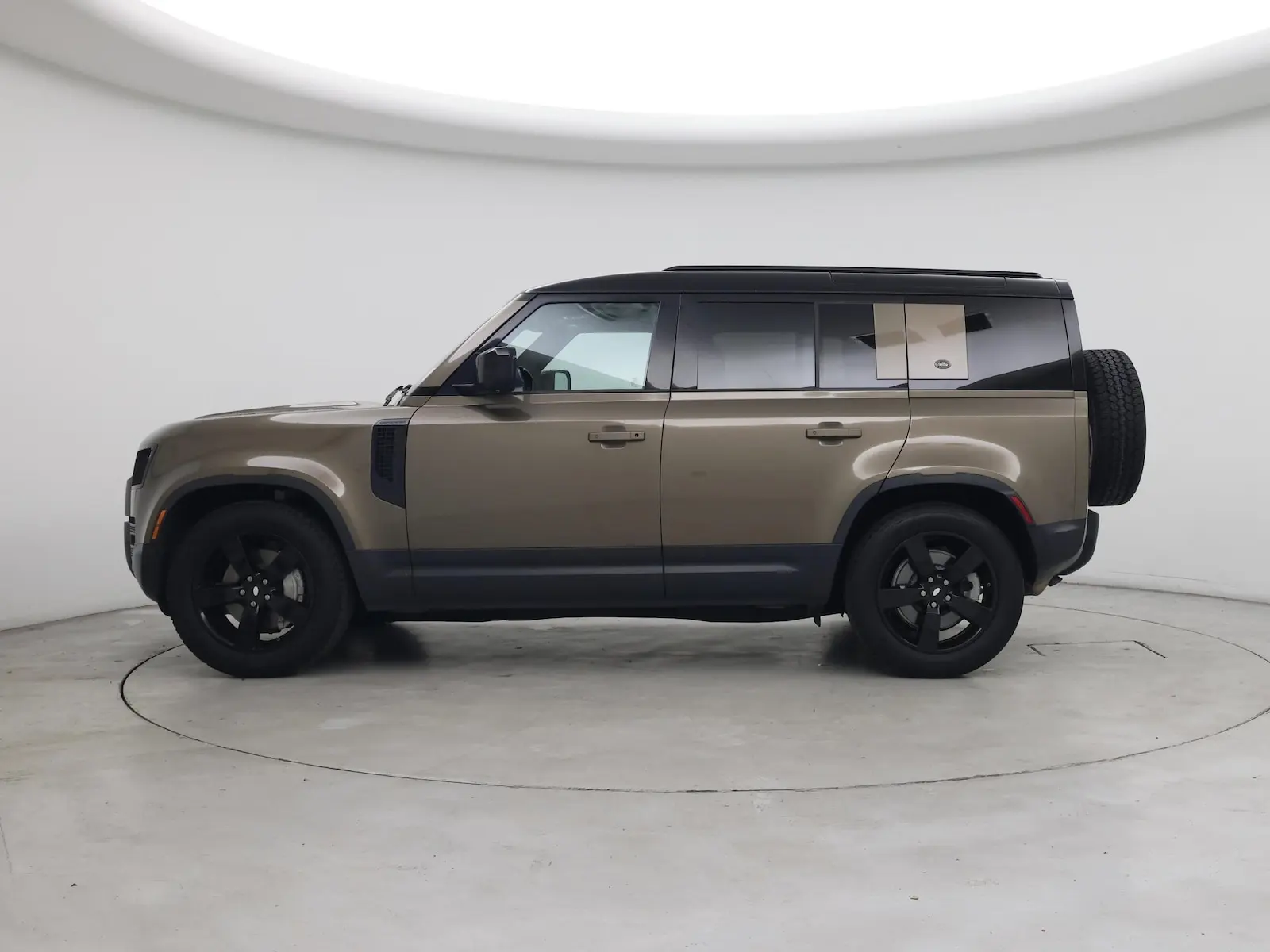 2020 Land Rover Defender First Edition photo 4