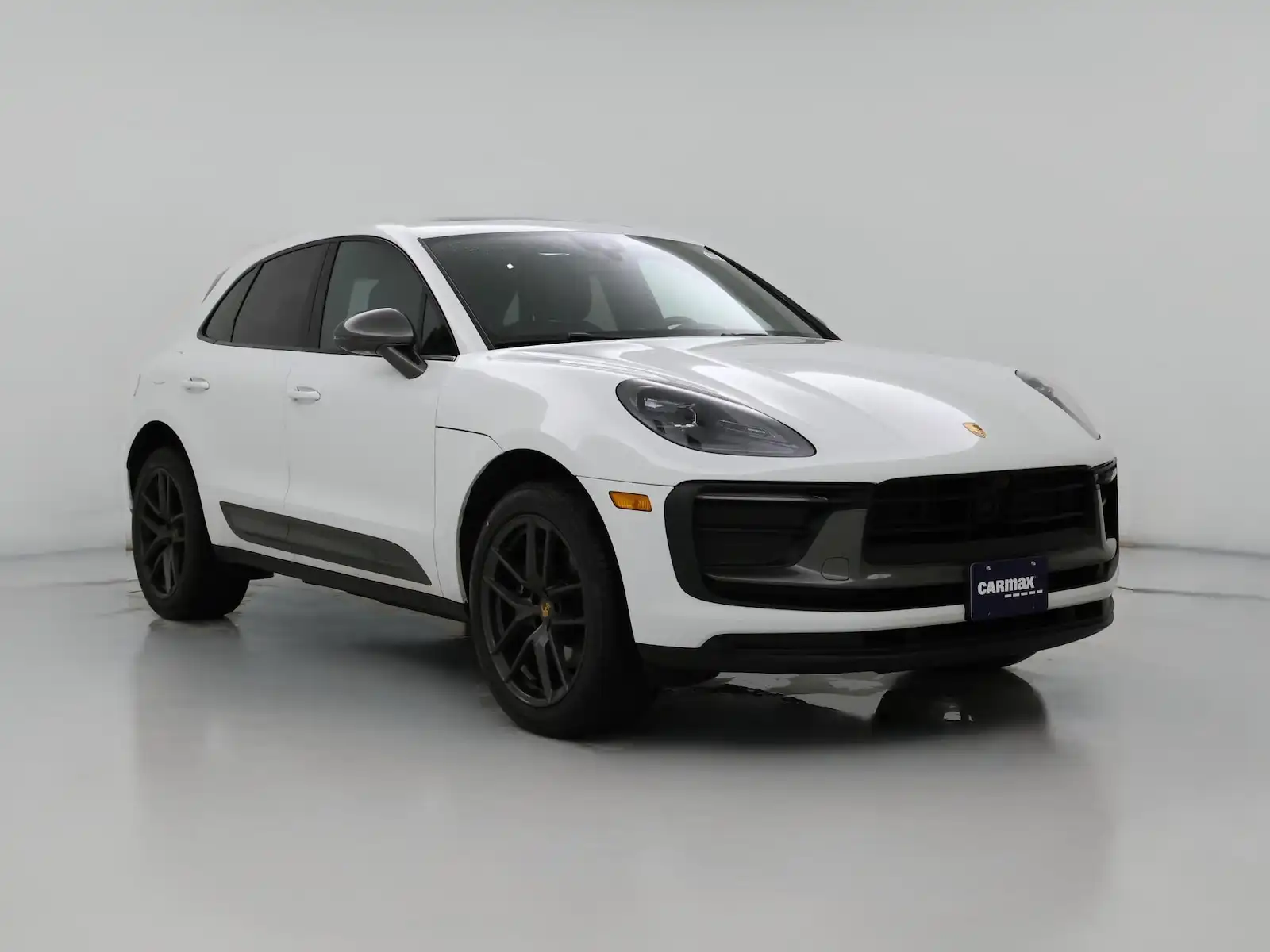 2023 Porsche Macan T's photo