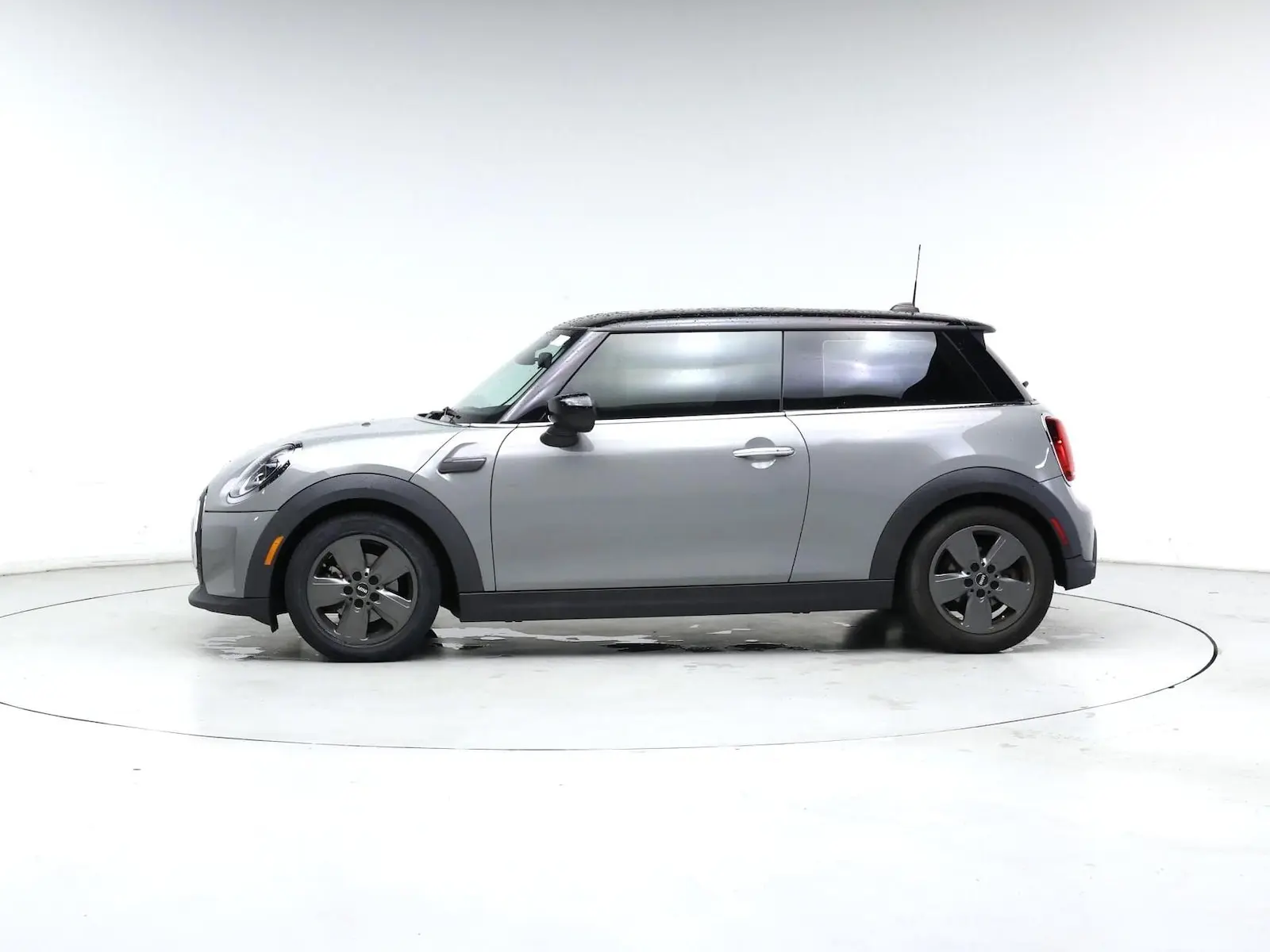 2023 MINI Hardtop Cooper Classic photo 4
