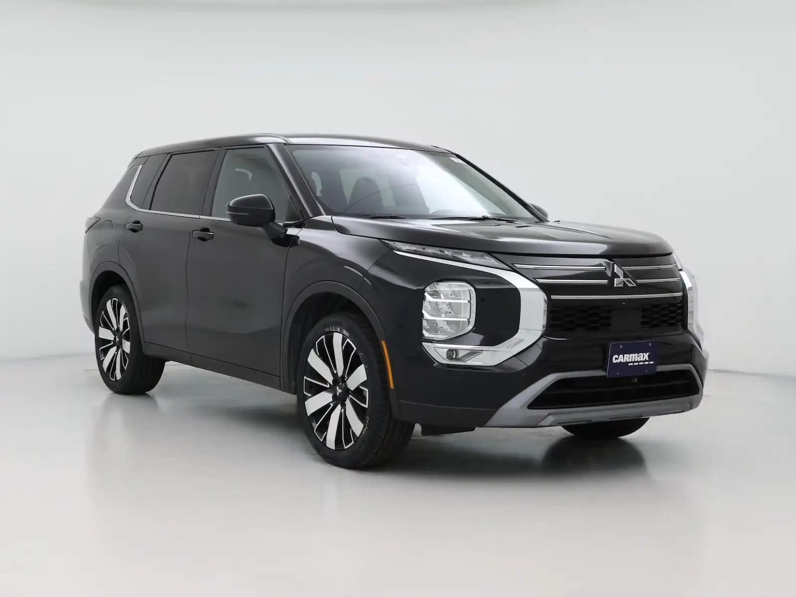 2025 Mitsubishi Outlander SE FWD's photo